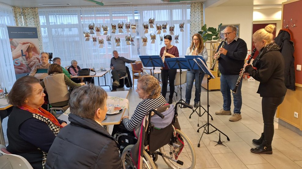 Band Woodblower und Zuschauer