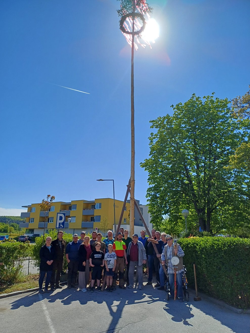stehender Maibaum