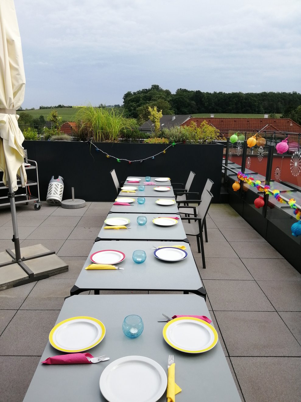 Ein gedeckter Tisch.