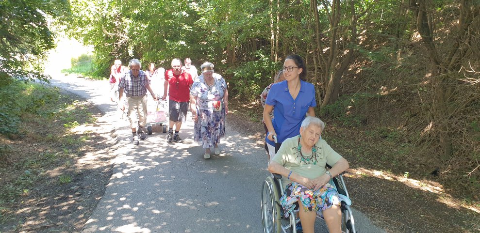 BewohnerInnen und BetreuerInnen.