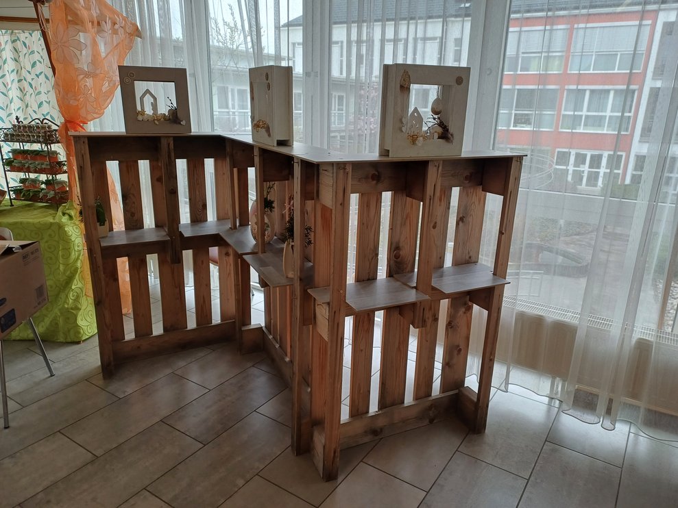 Osterstand mit Verkaufssachen.