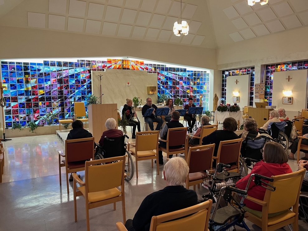 die "Woodblower" und Zuschauer