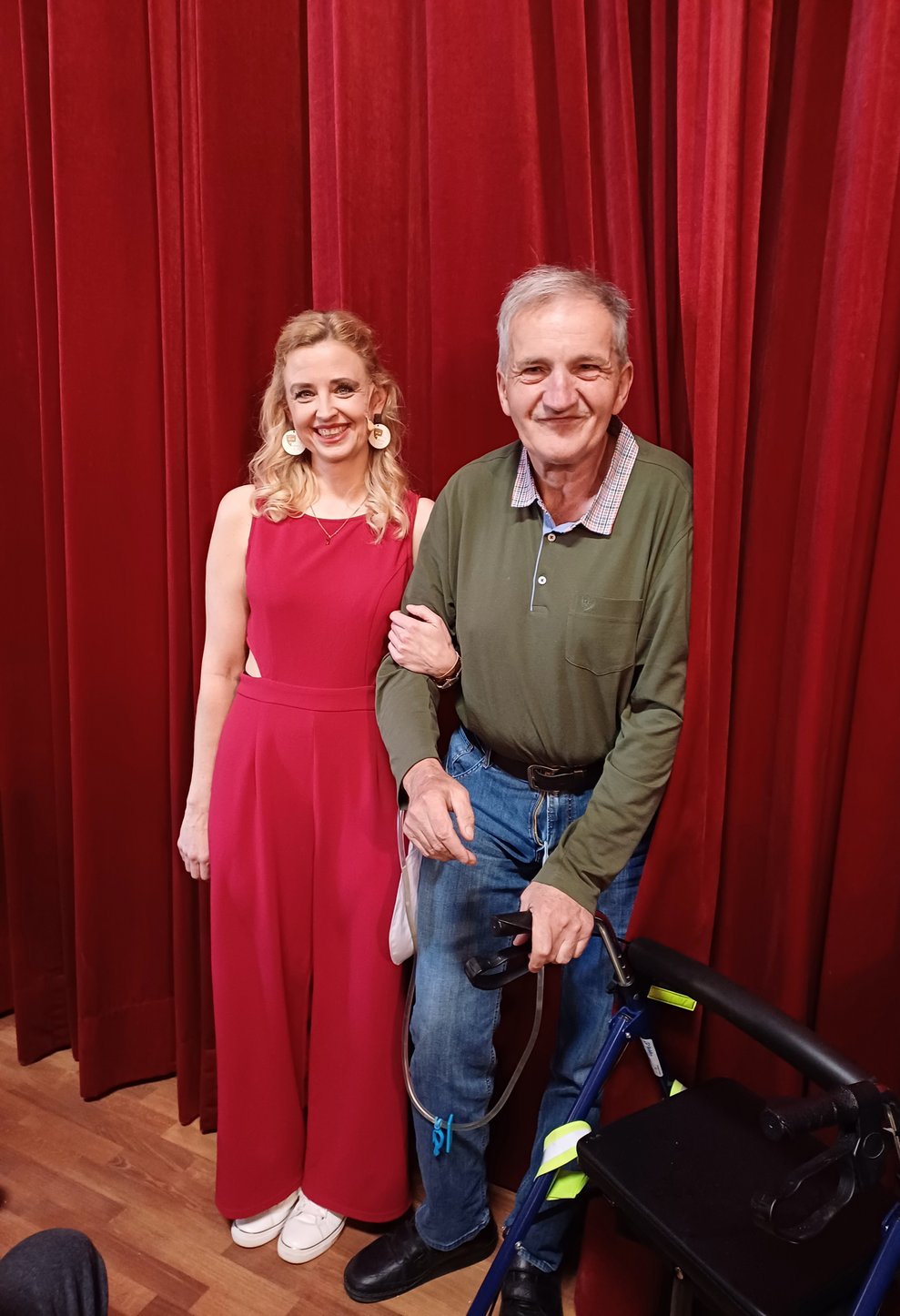 Bewohner mit einer Darstellerin