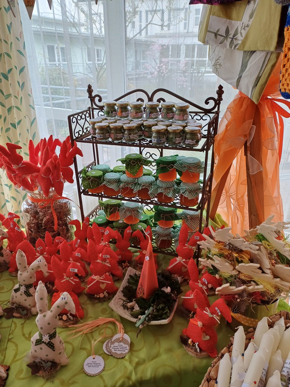 Osterstand mit Verkaufssachen.