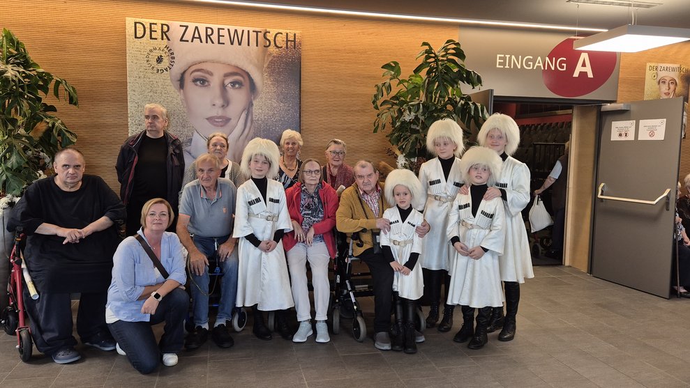 Gruppenfoto mit Darsteller