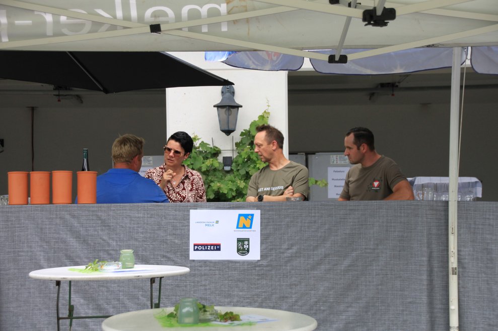 Menschen beim Gespräch